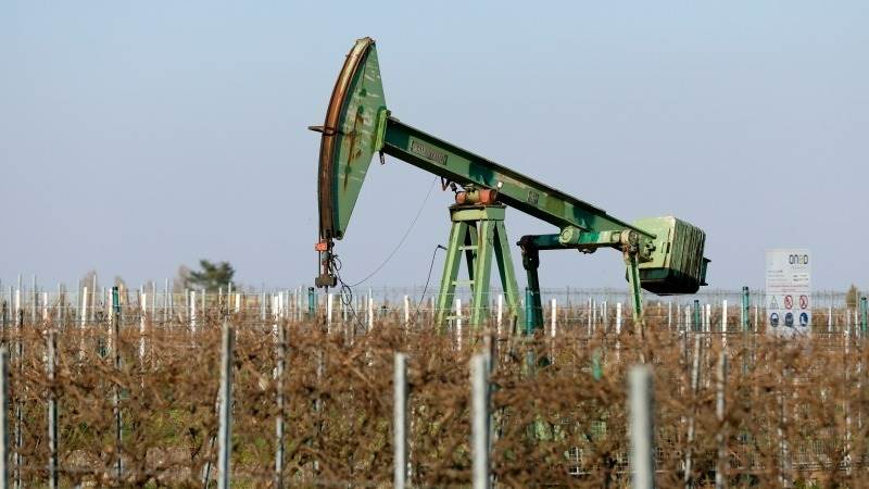 Crude prices slip over 1% ahead of EIA data