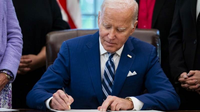 Biden signs bill to extend government funding