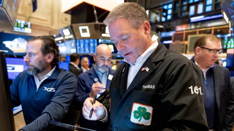 US opens mostly flat ahead of Fed minutes, earnings