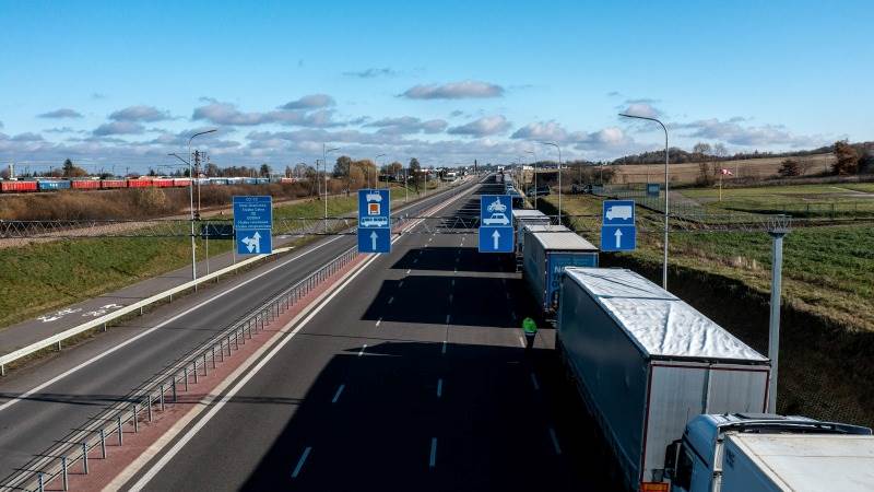 First fuel trucks enter Gaza under truce