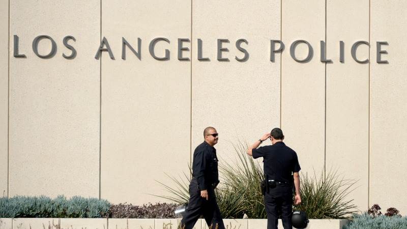 Six detained after shooting in LA shopping mall