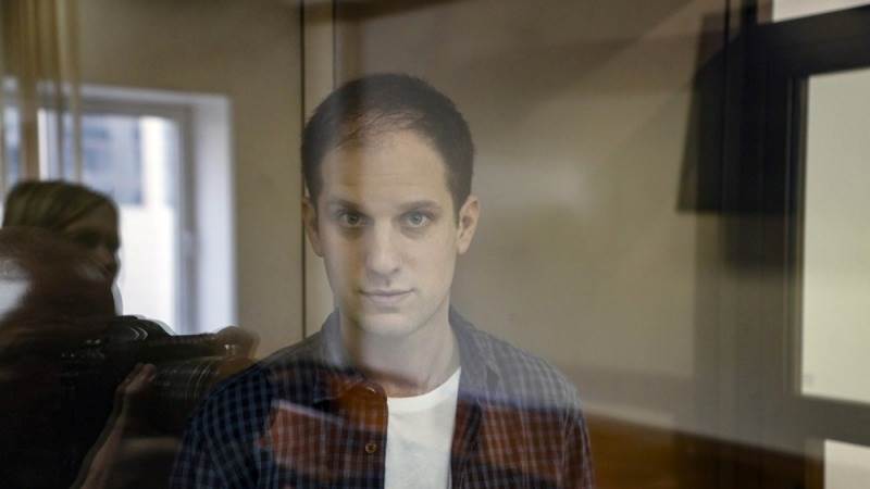 Russian court extends detention of WSJ reporter