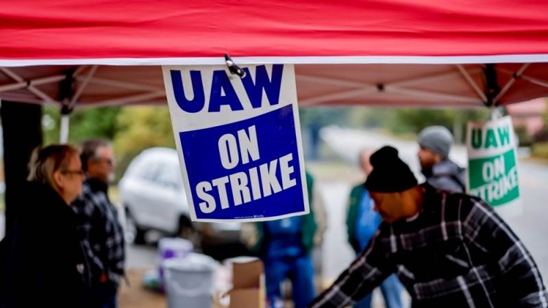 UAW: Thousands of autoworkers trying to join