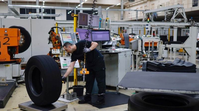 German manufacturing eases further in November