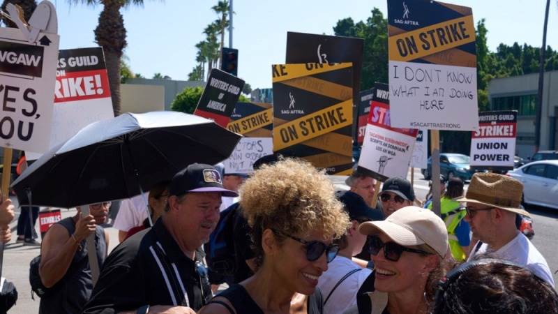 Hollywood actors approve deal to end strike