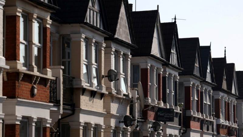 UK house prices down 1% in November