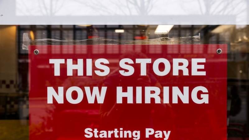 US initial jobless claims up by 1,000 to 220,000