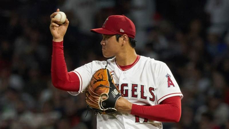 Dodgers sign Ohtani for historic $700M