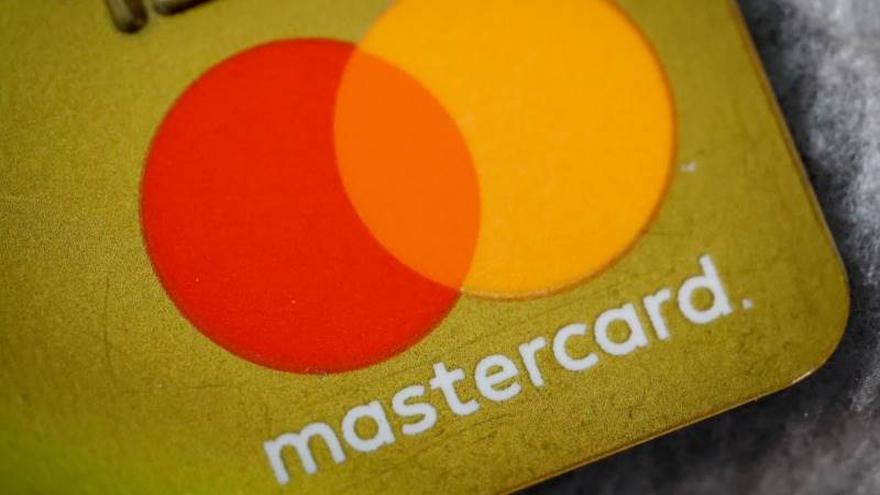 UK suggests cap on Visa and Mastercard cross-border fees