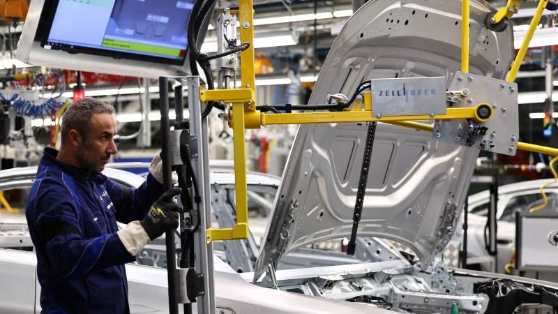 GM reportedly laying of 1,300 workers