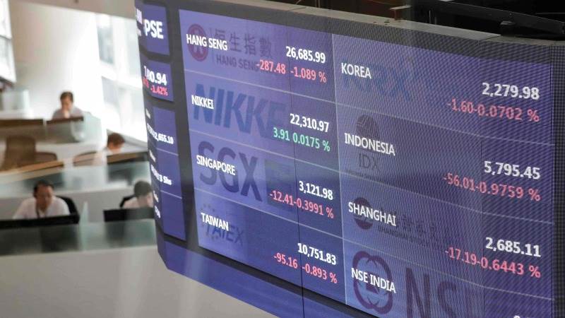 Asian-Pacific trades mostly higher amid data