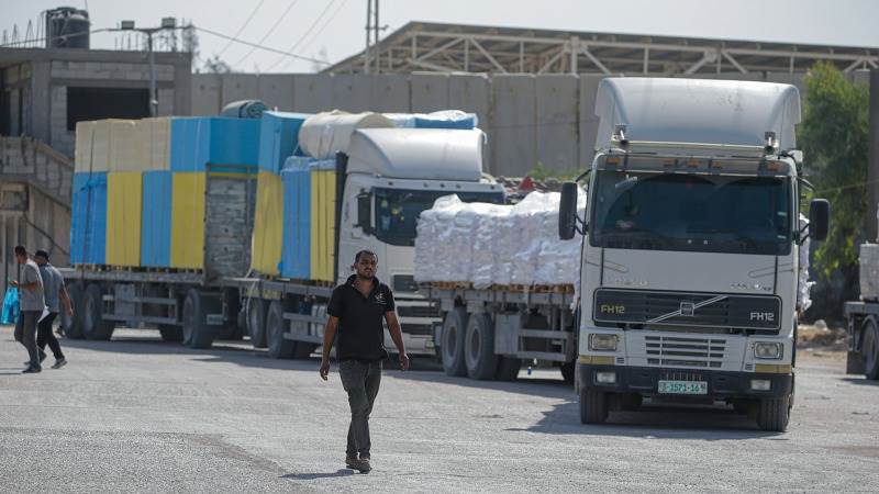 Aid trucks start entering Gaza from Israel