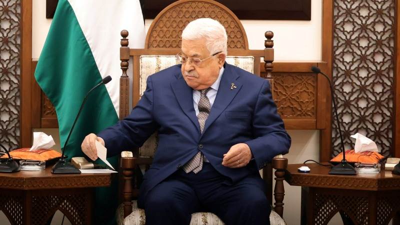 Abbas arrives in Russia on official visit