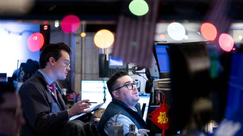 US closes higher, Dow surges over 250 points