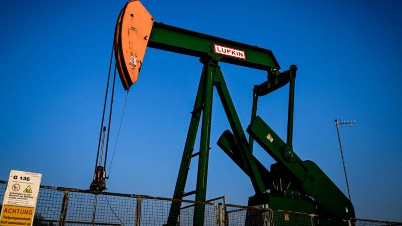 Oil prices jump over 1% as tensions in Red Sea grow