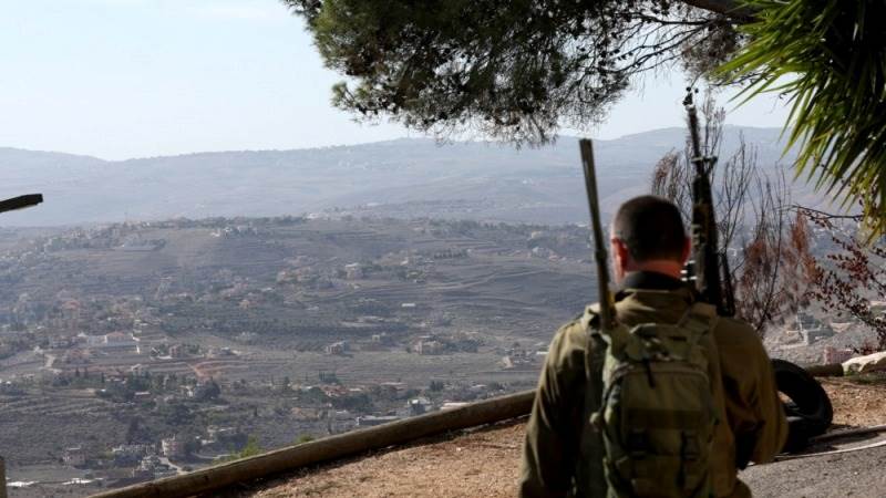 Israeli army strikes near Lebanese border