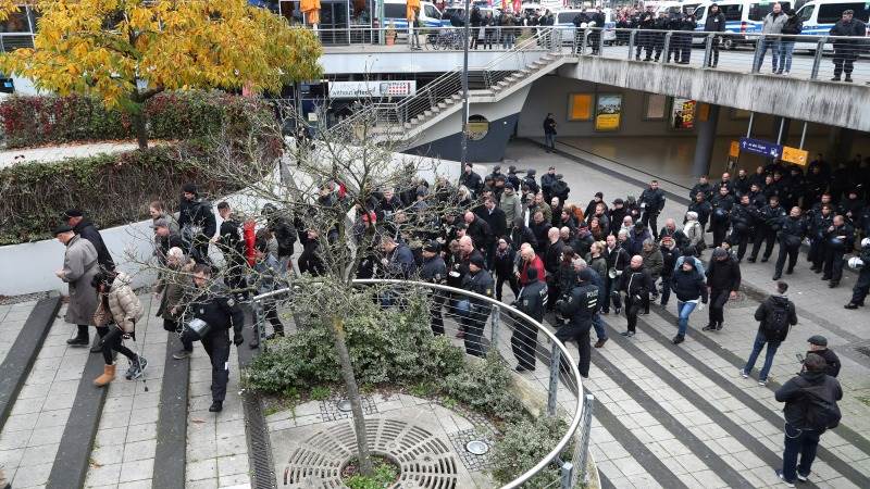 Police closes train station in Bielefeld over bomb threat