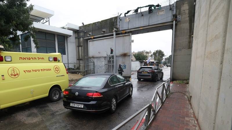 Two Israelis injured in Jerusalem checkpoint stabbing