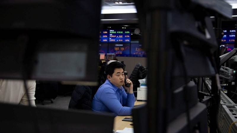 Asia-Pacific trades mostly lower after data