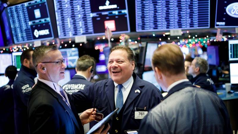 Wall Street ends last session of 2023 mostly lower