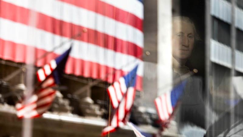 US down in premarket ahead of data, Fed minutes