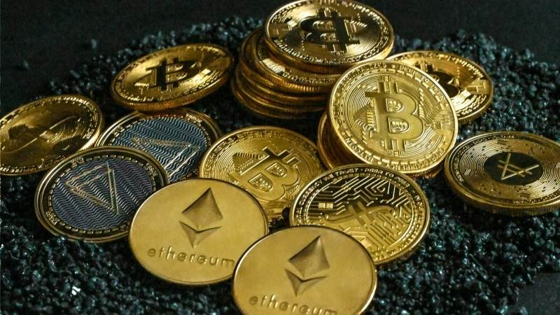 Cryptocurrencies plummet, Bitcoin falls 6% and Ethereum 10%