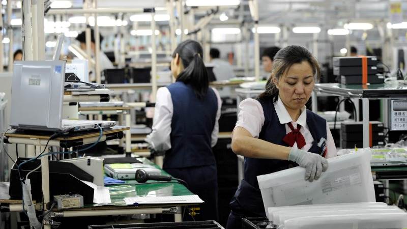 Japan’s manufacturing activity falls further in December