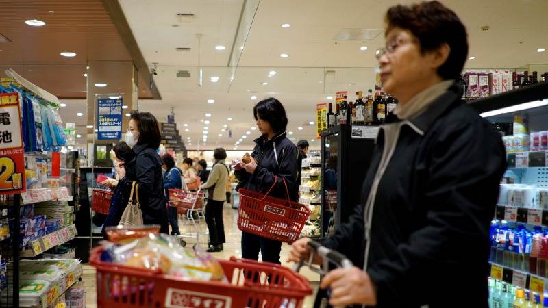 Japan’s service sector grows further in December