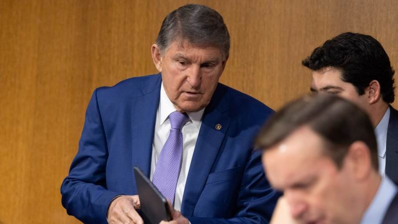 Manchin to host EV tax credit hearing on January 11