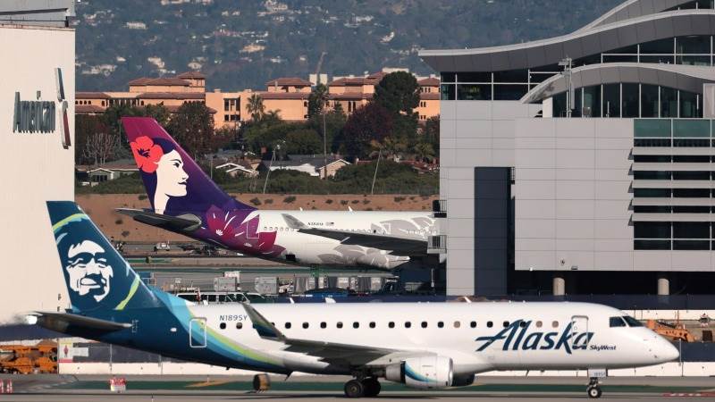 Alaska Airlines again grounds all its Boeing 737-9 Max planes