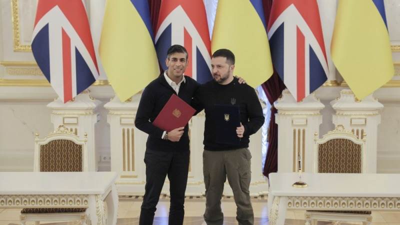 Ukraine, UK sign security guarantees treaty