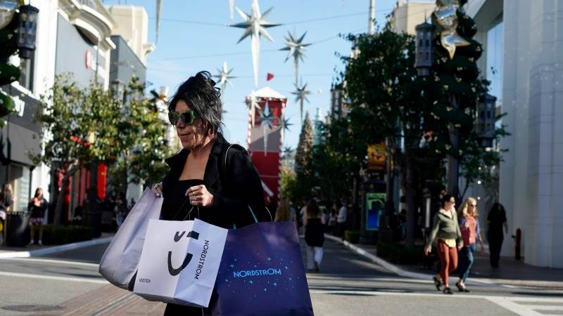 US retail sales rise 0.6% in December