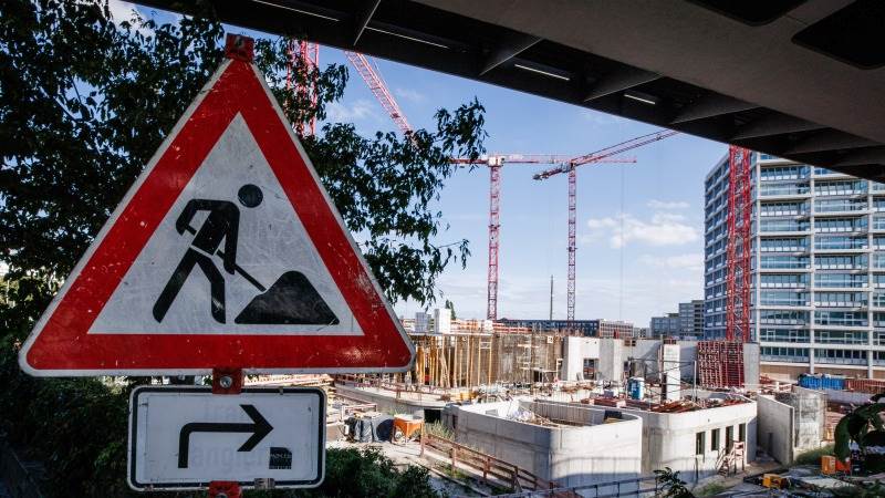 Eurozone construction output falls 1% in November