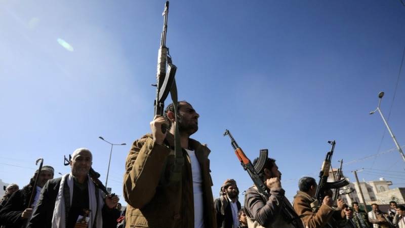 Houthis reportedly seek more weapons from Iran