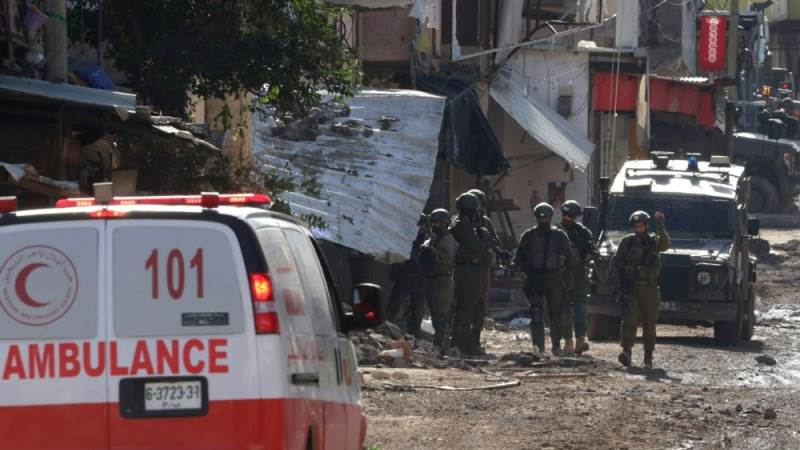 Red Crescent: Israeli tanks outside Al-Amal Hospital