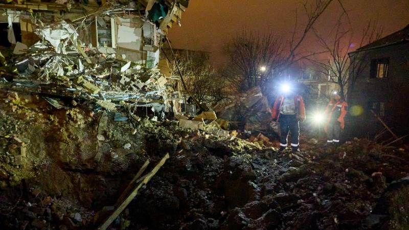 Ukraine: 3 dead, 31 injured after Russian strikes in Kiev, Kharkiv