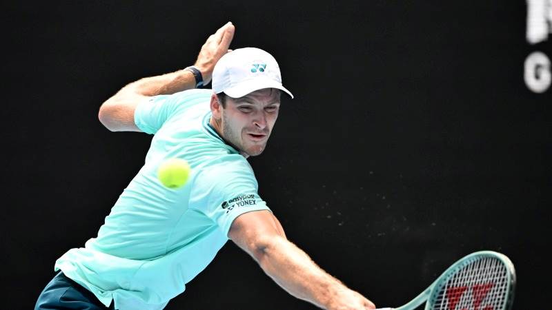 Medvedev advances to AO SFs after beating Hurkacz