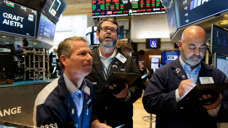 US closes mostly higher as tech shares lead gains