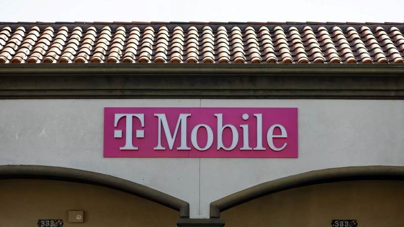 T-Mobile EPS at $1.67 in Q4, misses estimates