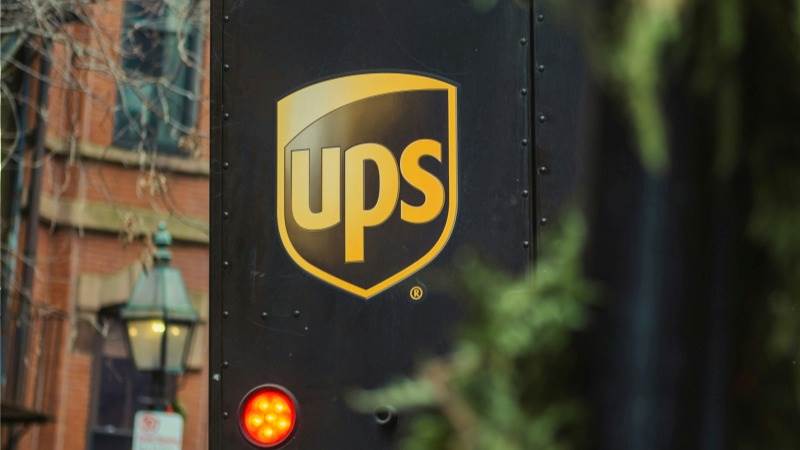 UPS revenue down 7.8% to $24.9 billion in Q4