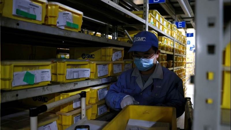 China’s manufacturing activity falls in January