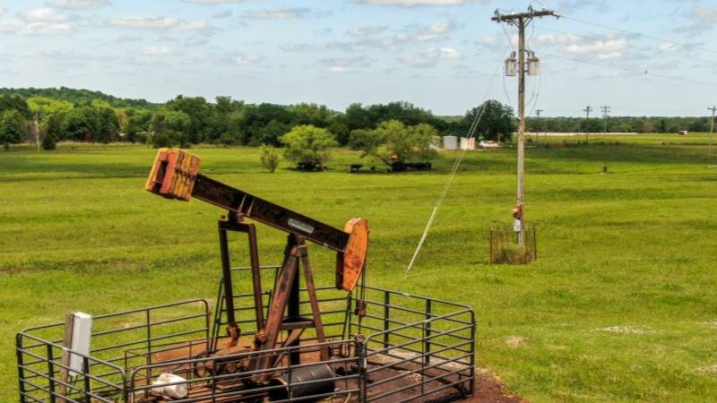 Crude prices dip over 1% on demand uncertainty