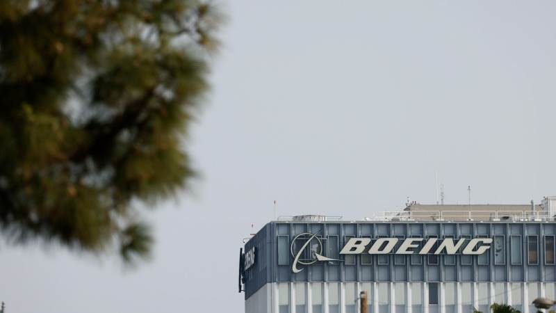 Boeing sees Q4 revenue at $22 billion, tops estimates