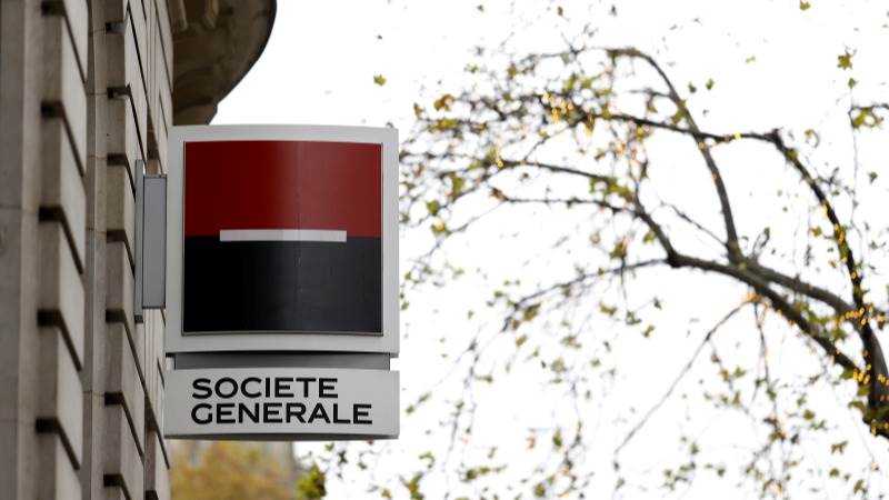 SocGen to axe about 900 jobs at head office