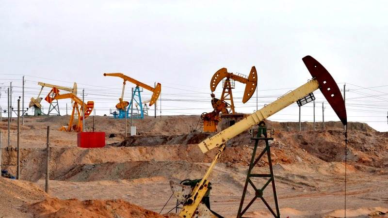 Oil up 1% as US-Iran tensions grow