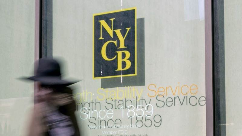 New York Community Bancorp tanks 25% on stakeholders’ suit