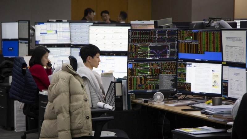 Asia tracks Wall Street lower