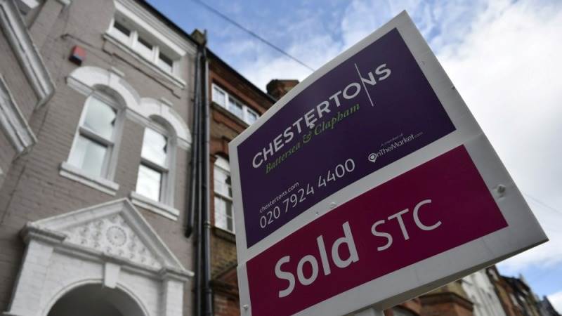 UK house prices up 2.5% in January