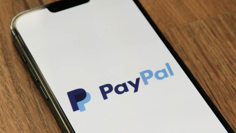 PayPal slides 9% on underwhelming guidance