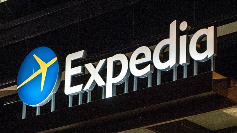 Expedia dives 19% on mixed earnings, CEO departure notice